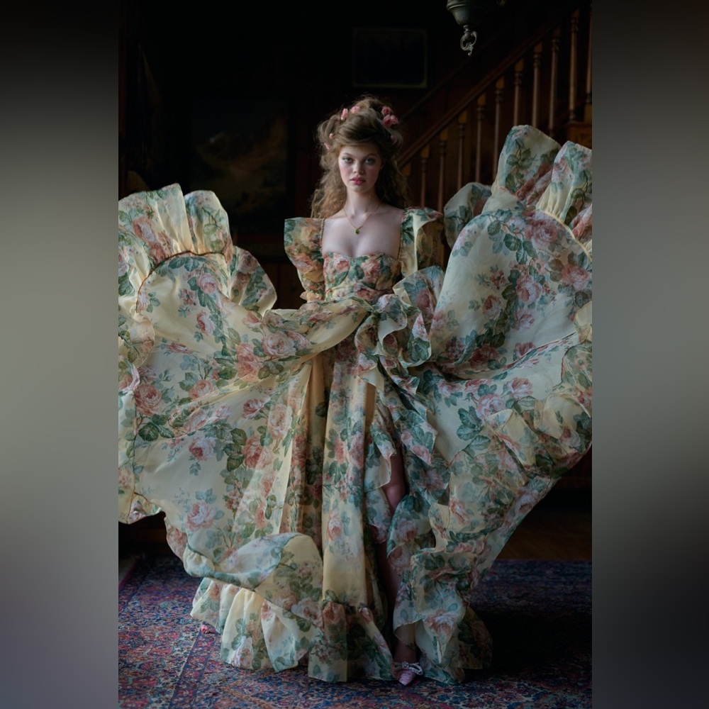 Selkie Collections Butter Rose in Bloom Bridal Gown with Foldable Train S - Picture 7 of 14
